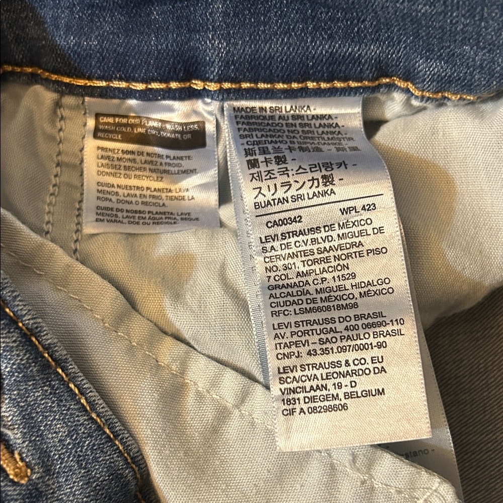 Levi's Light Blue High-Rise Distressed Straight Jeans size 22W Preloved - Picture 7 of 15